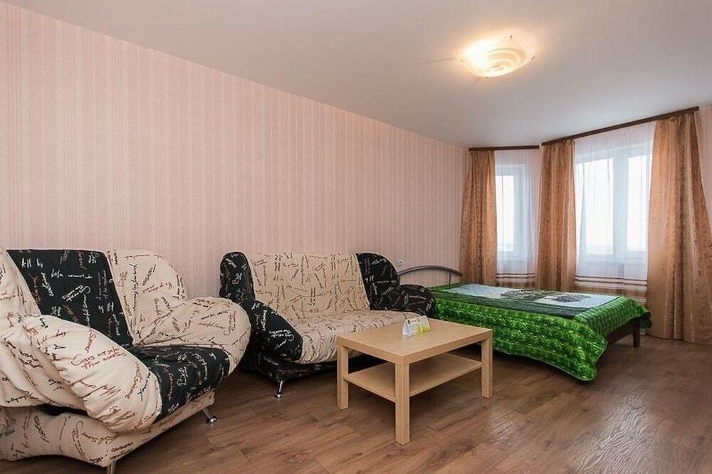 Нижний Новгород: Apartments on Karla Marksa 49
