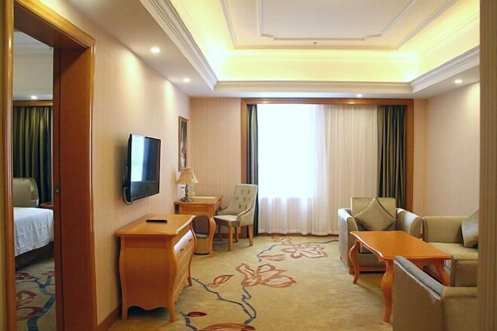 Йиян: Vienna International Hotel ( Yiyang Hi-tech Zone High-speed Railway South Station)