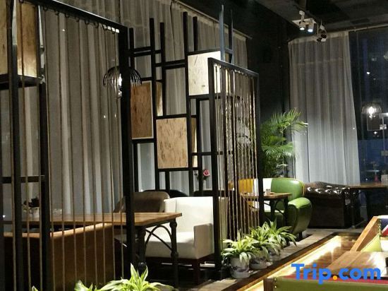 Йиян: Vienna International Hotel ( Yiyang Hi-tech Zone High-speed Railway South Station)