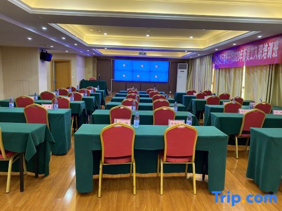 Йиян: Vienna International Hotel ( Yiyang Hi-tech Zone High-speed Railway South Station)
