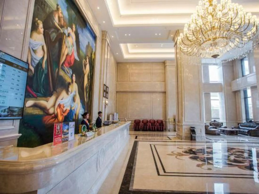 Баошань: Vienna International Hotel (Shili lotus store, Tengchong)