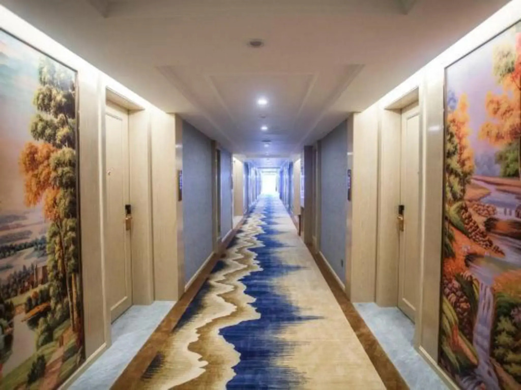 Баошань: Vienna International Hotel (Shili lotus store, Tengchong)