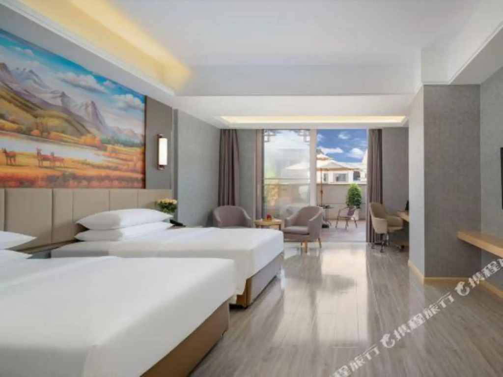 Баошань: Vienna International Hotel (Shili lotus store, Tengchong)
