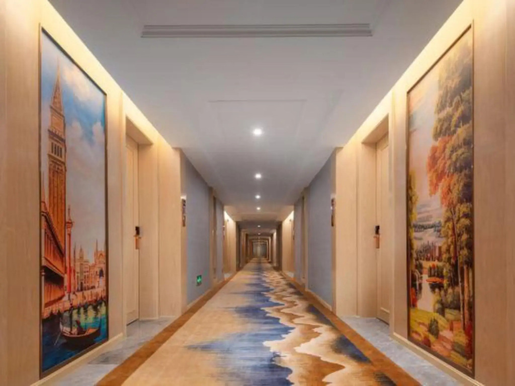 Баошань: Vienna International Hotel (Shili lotus store, Tengchong)