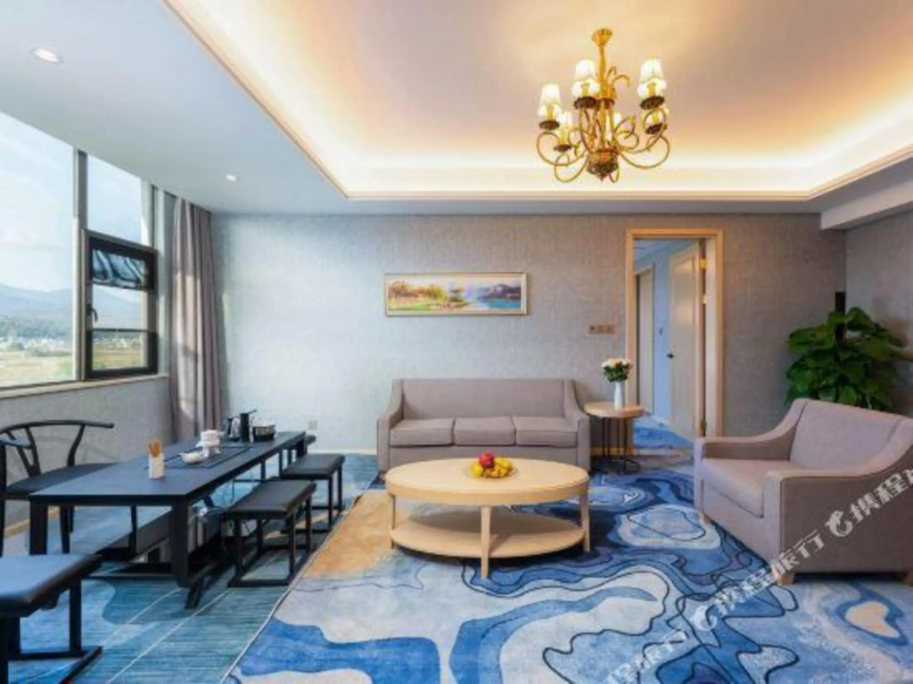 Баошань: Vienna International Hotel (Shili lotus store, Tengchong)