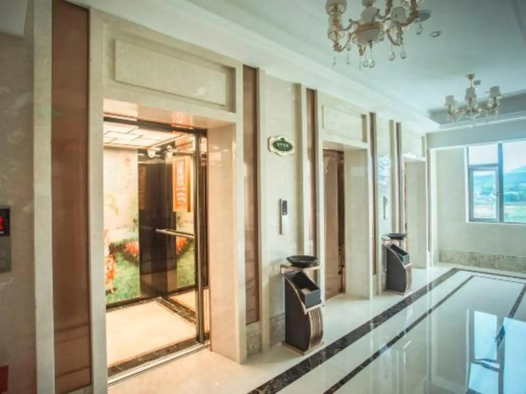Баошань: Vienna International Hotel (Shili lotus store, Tengchong)
