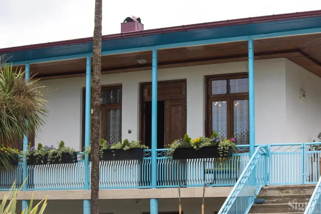 Дарчели: Tibash House