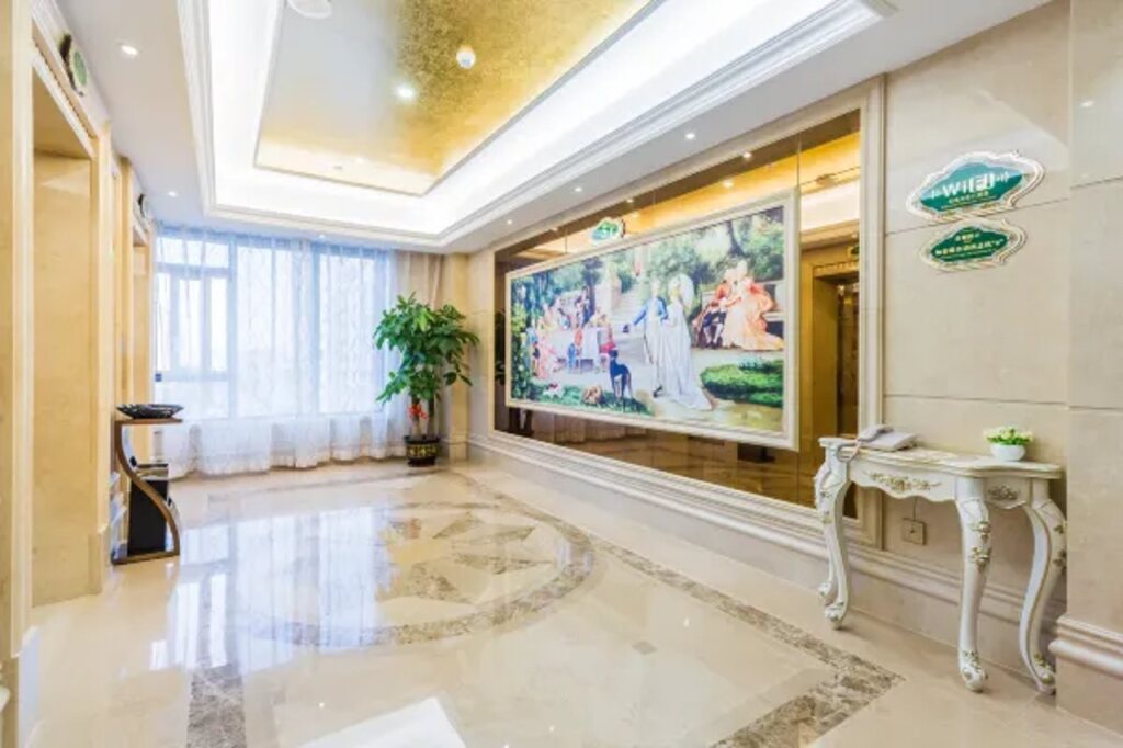Фошань: Vienna International Hotel Guangdong Foshan  Shishan Nanhai Sports Center