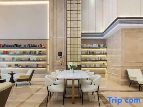 Шэньчжэнь: The Shenzhen Bao'an International  Airport, the A Tour X hotel