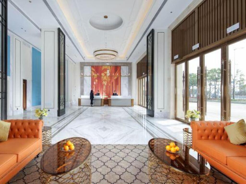Чжаоцин: Vienna International Hotel Seven star rock star lake scenic spot