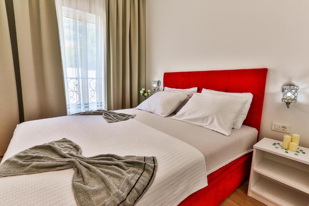 Сутоморе: Apartments Royal Lux