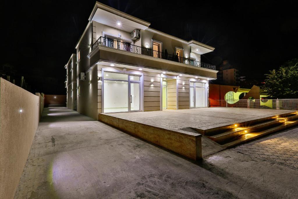 Сутоморе: Apartments Royal Lux