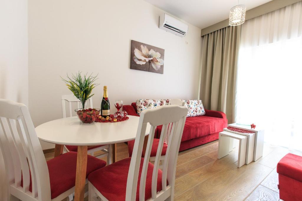 Сутоморе: Apartments Royal Lux