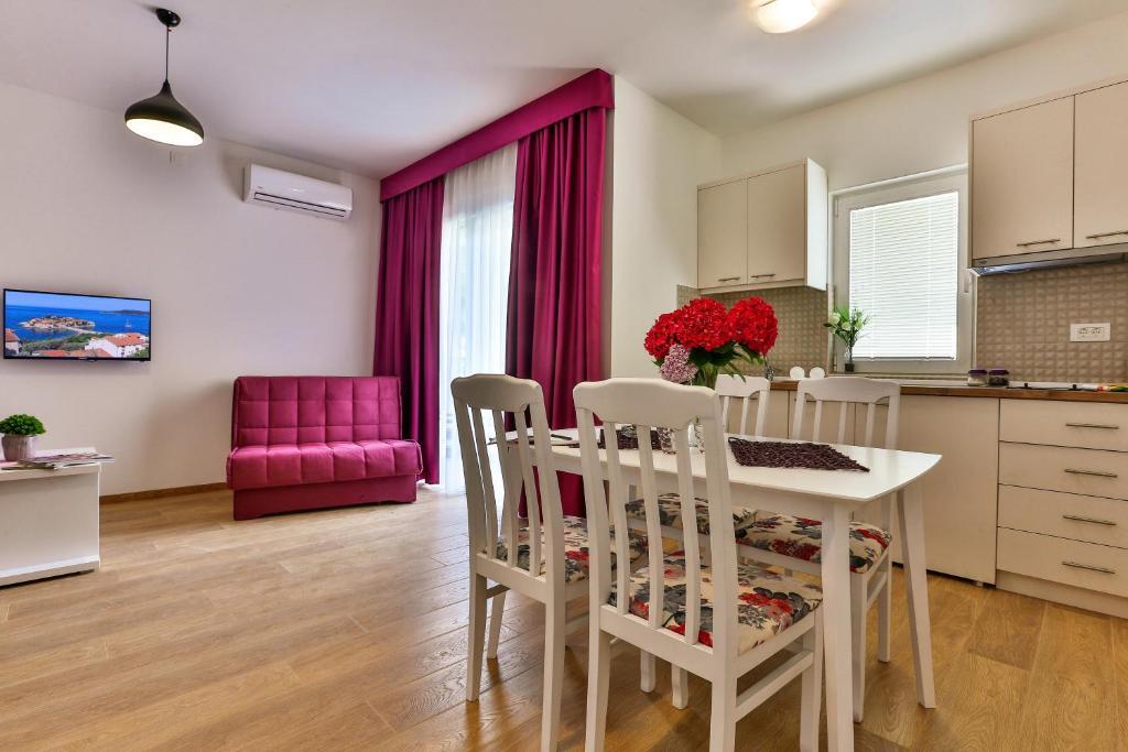 Сутоморе: Apartments Royal Lux