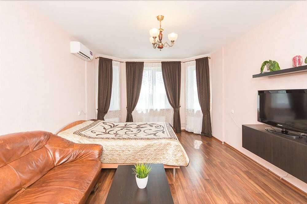 Нижний Новгород: Apartments on Karla Marksa 56