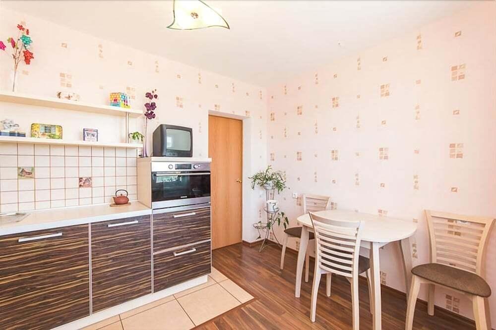 Нижний Новгород: Apartments on Karla Marksa 56
