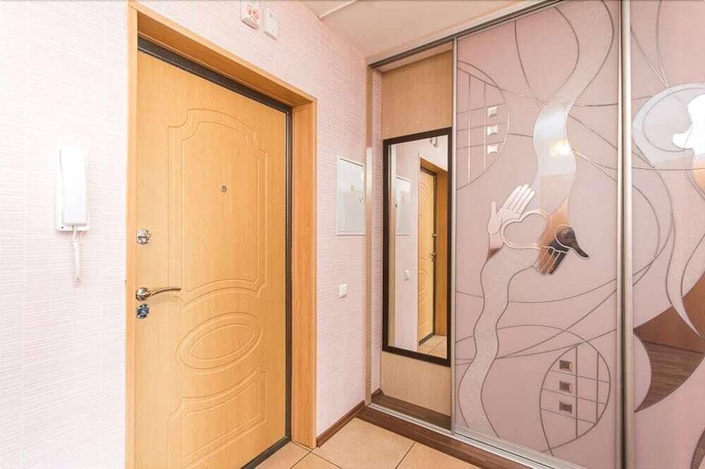 Нижний Новгород: Apartments on Karla Marksa 56