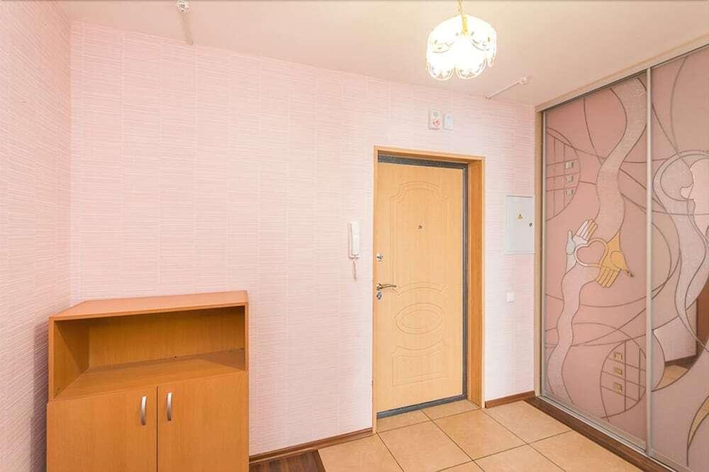 Нижний Новгород: Apartments on Karla Marksa 56