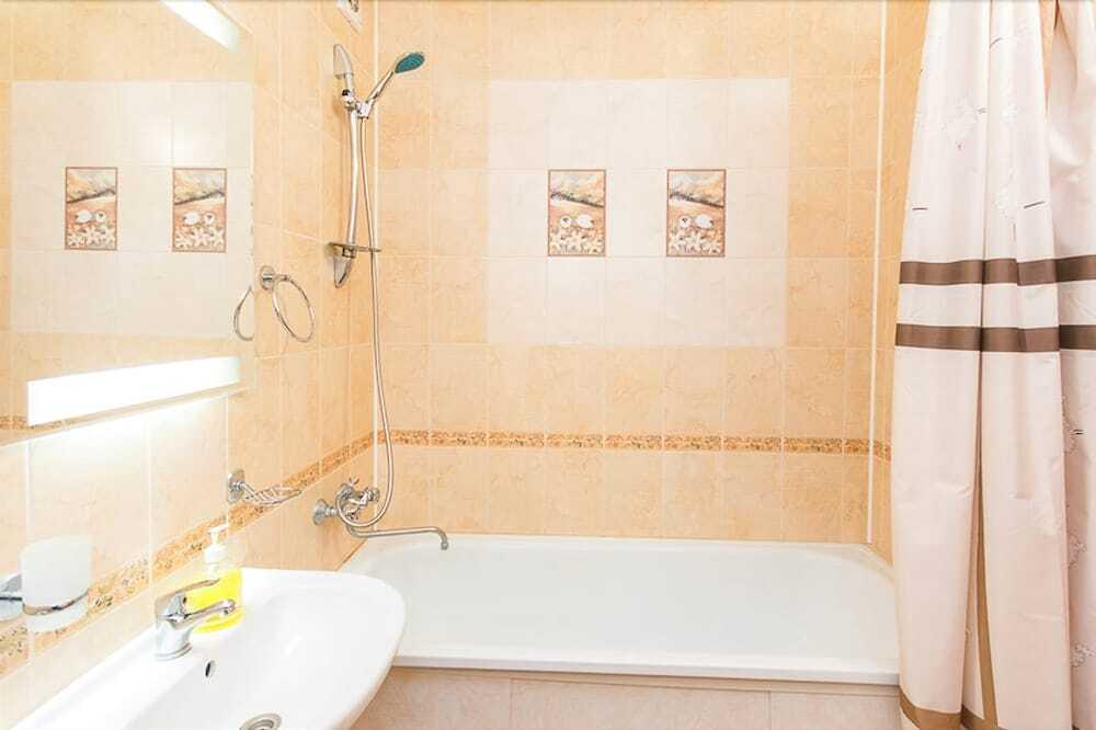 Нижний Новгород: Apartments on Karla Marksa 56