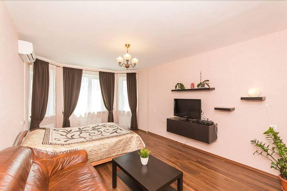 Нижний Новгород: Apartments on Karla Marksa 56