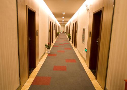Хецзе: JUNYI Hotel Shandong Heze Dongming County Government Building