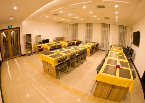 Хецзе: JUNYI Hotel Shandong Heze Dongming County Government Building