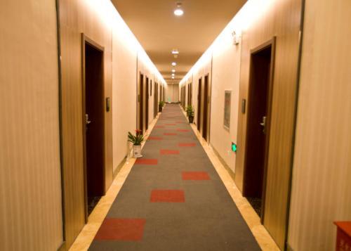 Хецзе: JUNYI Hotel Shandong Heze Dongming County Government Building