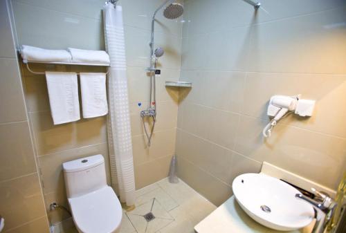 Хецзе: JUNYI Hotel Shandong Heze Dongming County Government Building