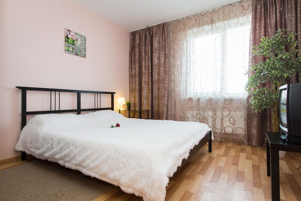Нижний Новгород: Апартаменты на Волжской наб., 25, кв. 9