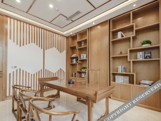 Цюйцзин: Jinshun Tianhua Hotel (Qujing Wanda Store)