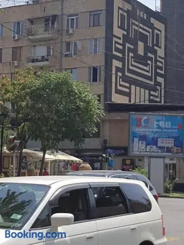 Ереван: Apartment at Abovyan Street