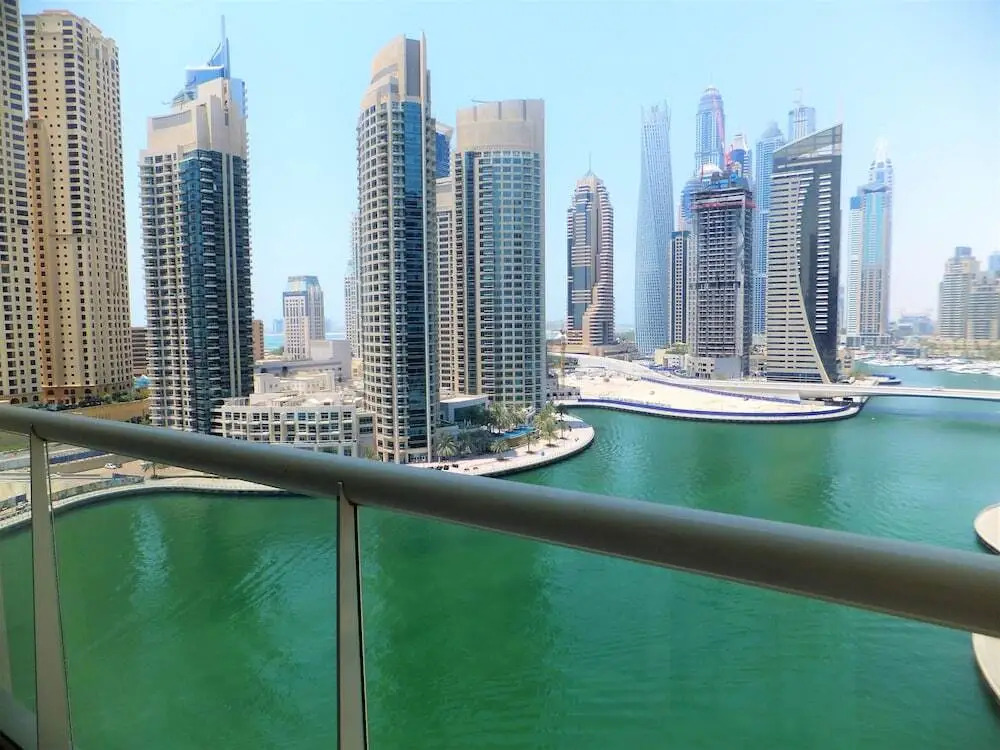 Marina Quays West Tower — фото 1