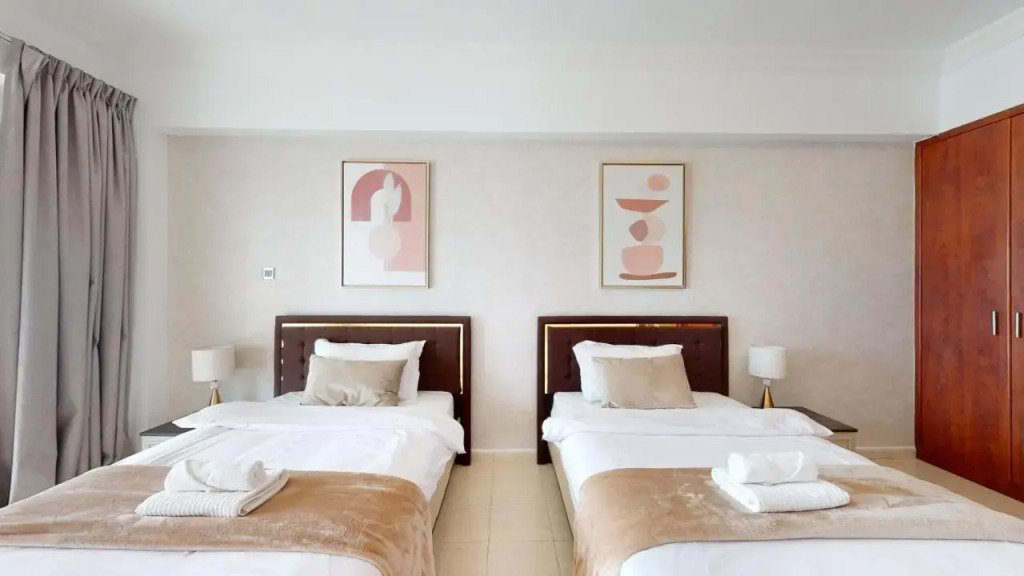 Lv38 - Elegant 2bhk in Lake View Tower — фото 4
