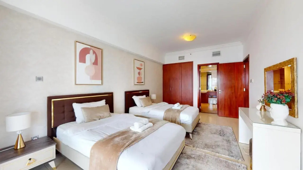 Lv38 - Elegant 2bhk in Lake View Tower — фото 2