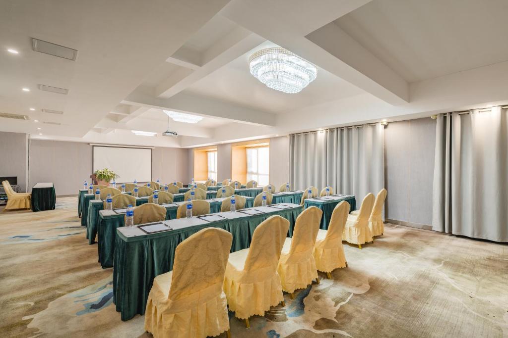 Сучжоу: Holiday Inn Hotel and Suites Suzhou Yangcheng Lake, an IHG Hotel