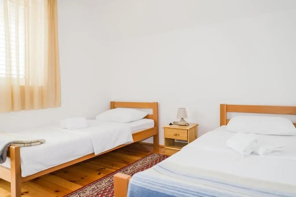 Жабляк: Guest House SARA