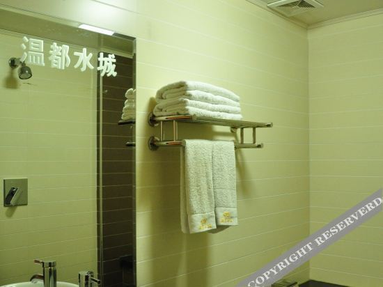 Даньдун: 凤城温都水城酒店
