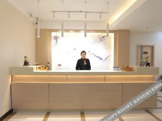 Даньдун: 凤城温都水城酒店