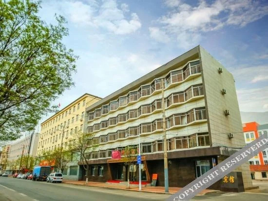 Даньдун: 海城格林精品酒店