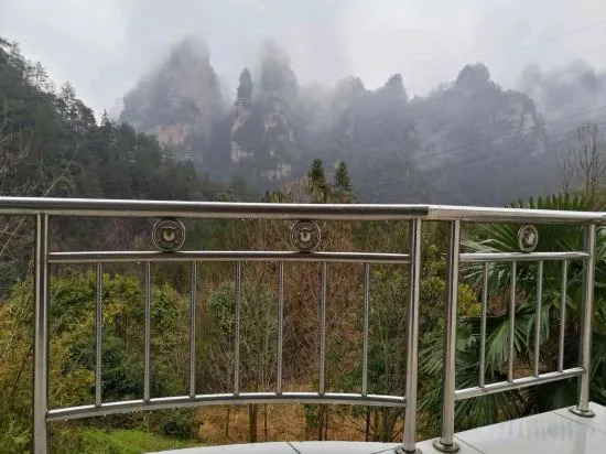 Чжанцзяцзе: Natural Renjia Inn