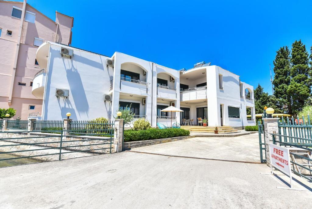 Ульцинь: Apartments Laguna