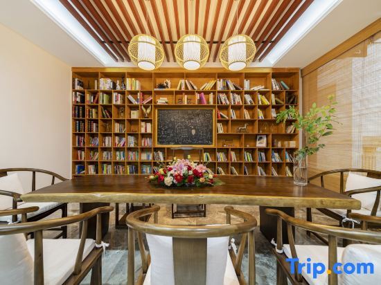 Лешан: Bai Yu Ting Shan Zhu Hotel
