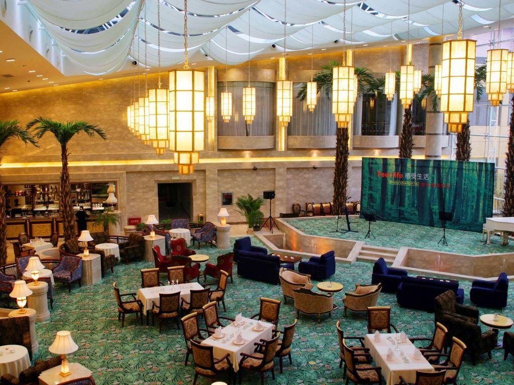 Ичан: Imperial Court Hotel Gezhouba VIP Building