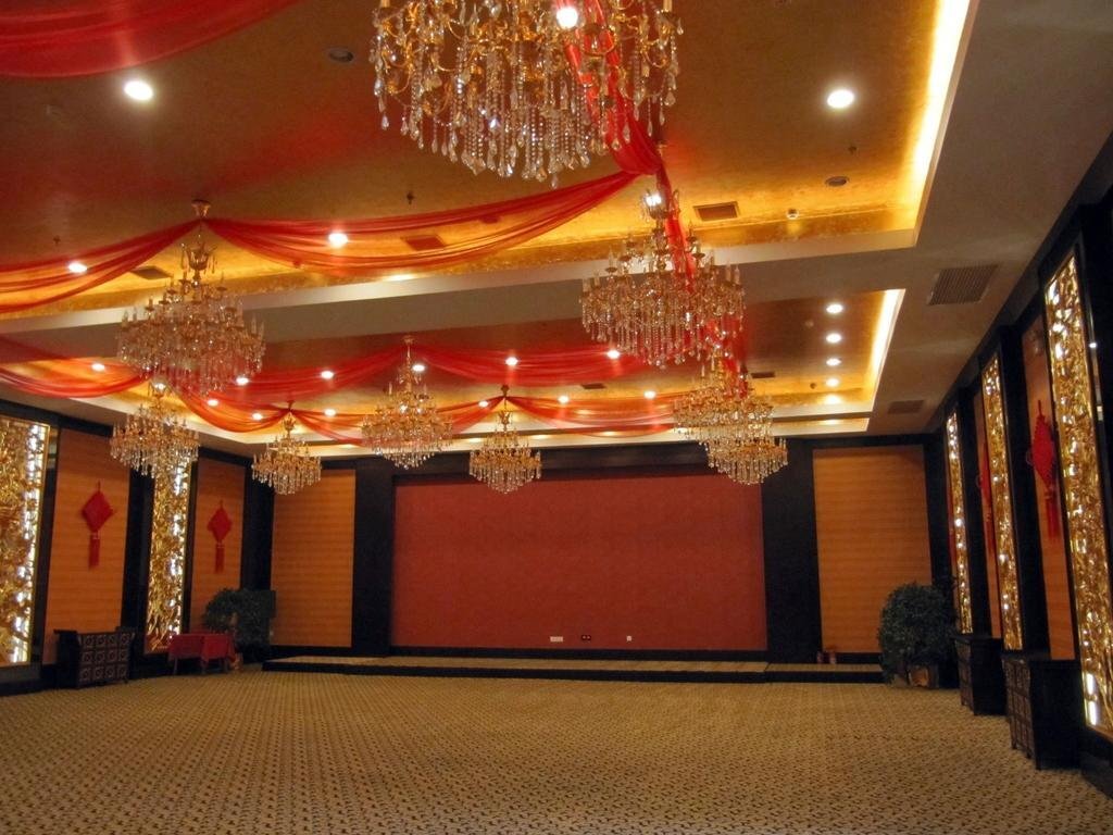 Ичан: Imperial Court Hotel Gezhouba VIP Building