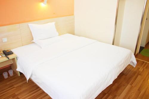 Лоян: 7Days Inn Luoyang Zhongzhou Road Hall Of Enlightened Rule