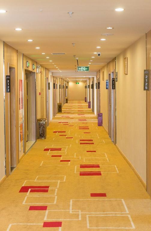 Neijiang: Thank Inn Plus Hotel Sichuan Neijiang Hongxing Red Star Macalline