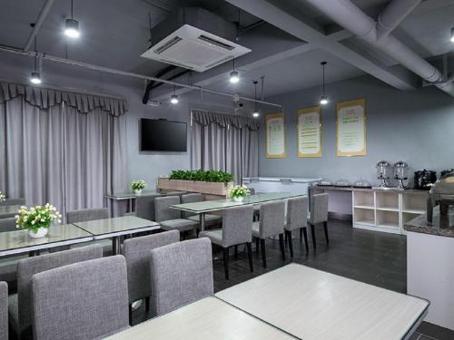 Хойчжоу: Vienna International Hotel Huizhou Daya Bay Century City