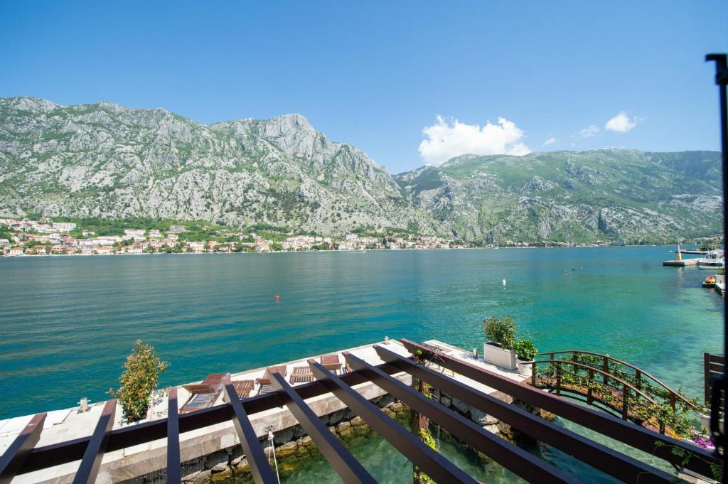 Доброта: Seaside House Kotor