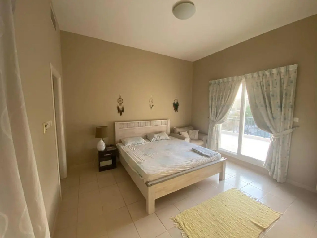 Дубай: Spacious 4-bedroom villa, children friendly