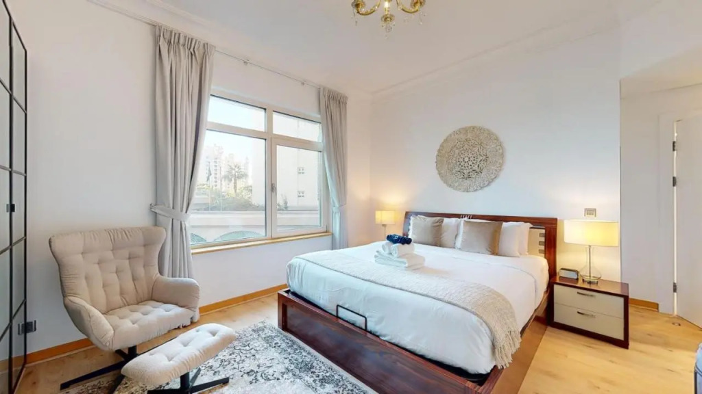 Дубай: Elegant 2 Br Apartment with Beach Access